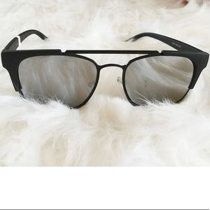 NWOT Women’s sunglasses 🕶